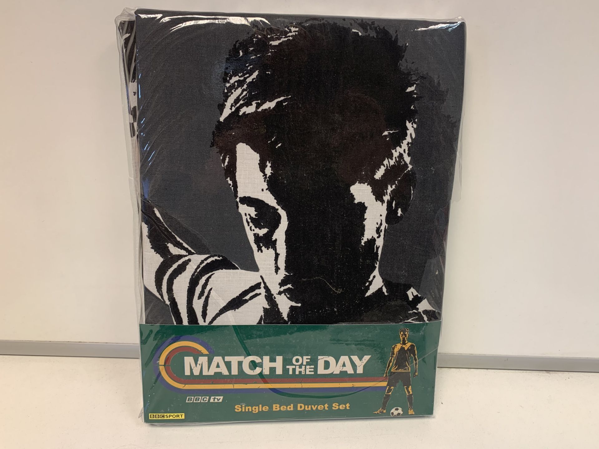 12 X BRAND NEW RETRO MATCH OF THE DAY SINGLE DUVET SETS (1093/8)