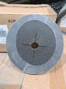PALLET TO CONTAIN 200 NEW x PACKS OF 20 100 GRIT SANDING DISCS
