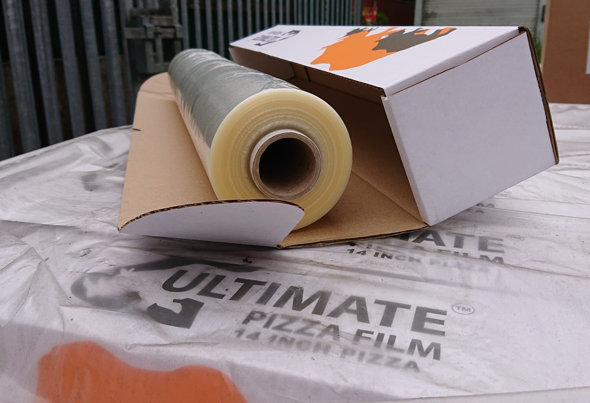 143 X BRAND NEW ROLLS OF ULTIMATE 14 INCH PIZZA WRAP 750 SHEETS PER ROLL (PLEASE NOTE COLLECTION - Image 3 of 3