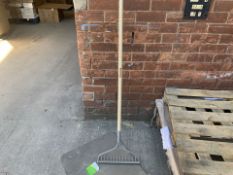 5 X BRAND NEW VERVE LARGE SOIL RAKES (87/15)