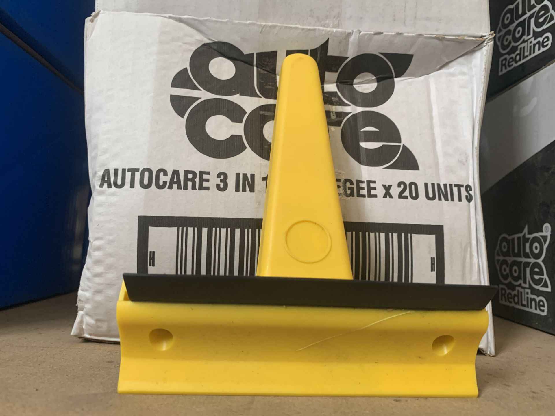 40 X BRAND NEW 3 IN 1 SQUEEGEES (1300/15)