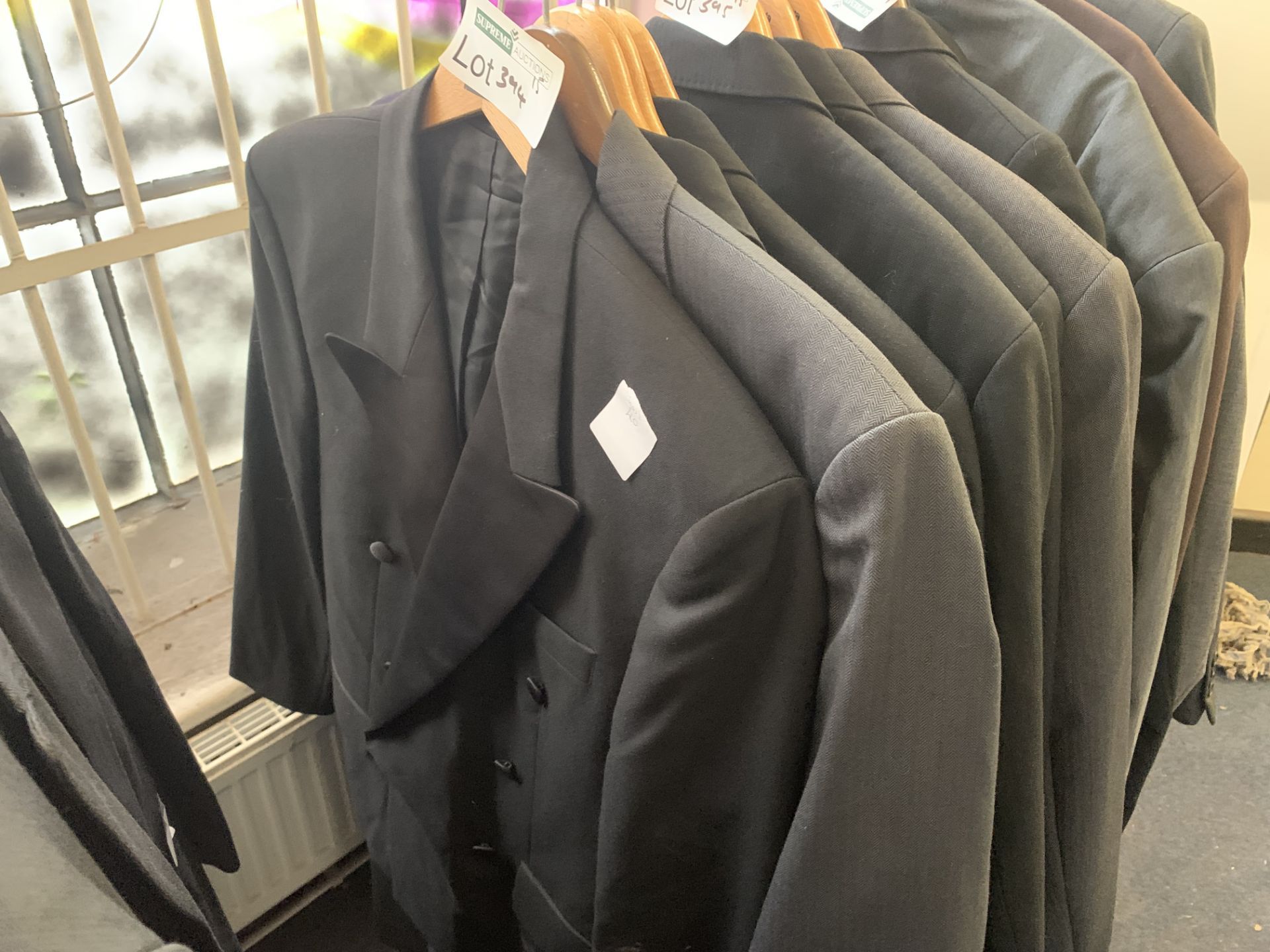 5 X BRAND NEW WEDDING SUIT JACKETS IN VARIOUS STYLES AND SIZES (394/15)