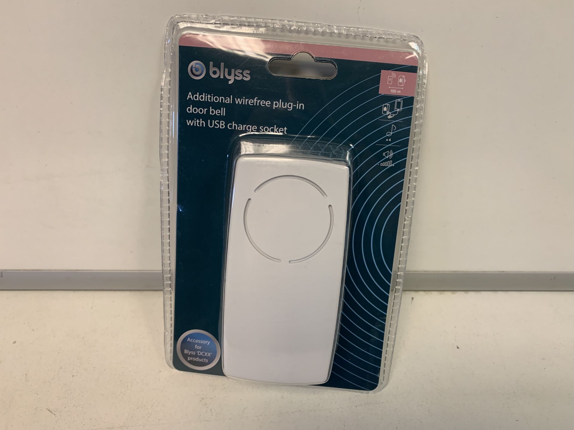 40 x NEW PACKAGED BLYSS WIRE PREE PLUG IN DOOR BELL WITH USB CHARGE SOCKETS (222/15)