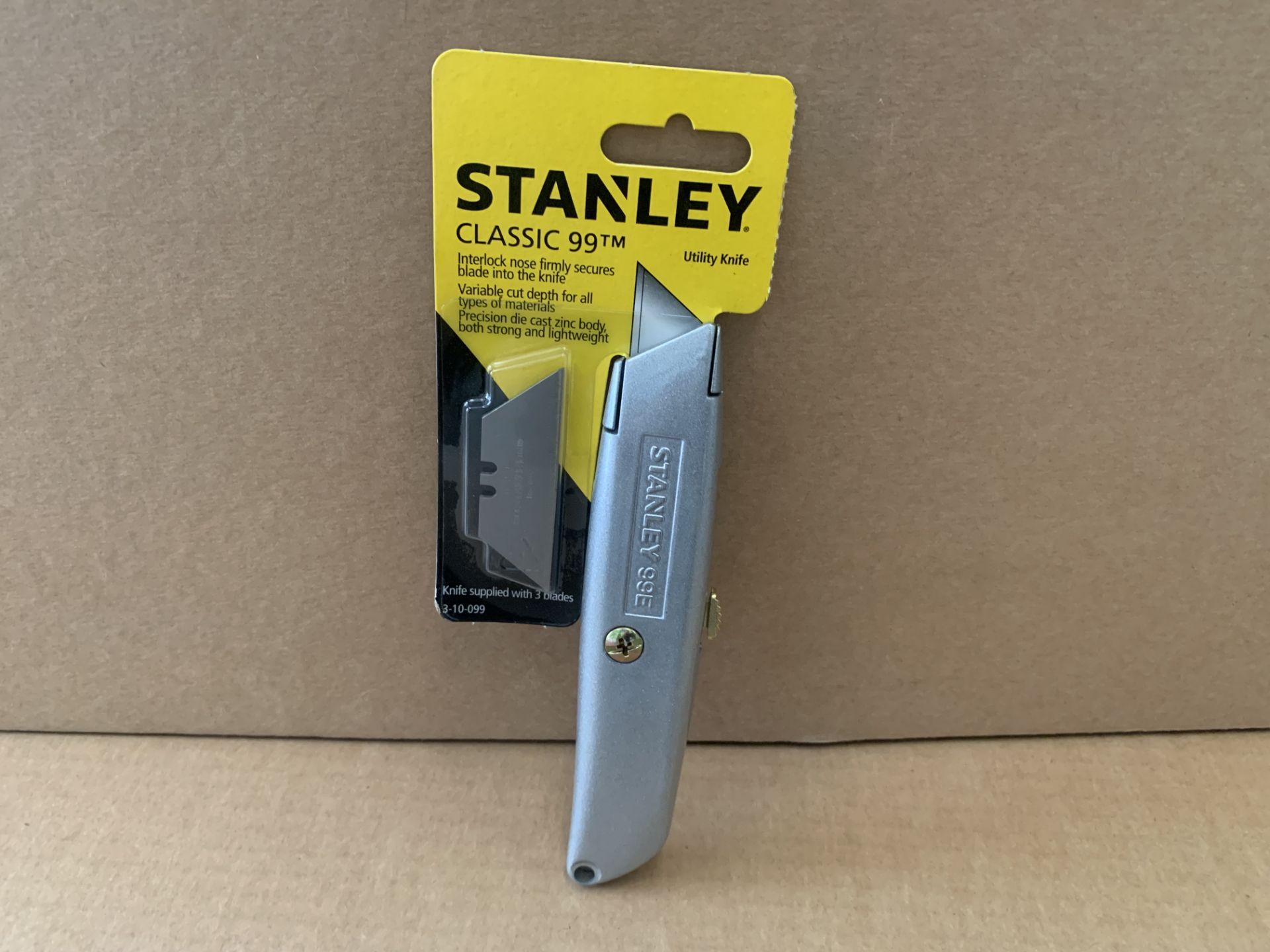 12 X BRAND NEW CLASSIC 99 STANLEY KNIVES WITH BLADE REPLACEMENTS (1289/15)