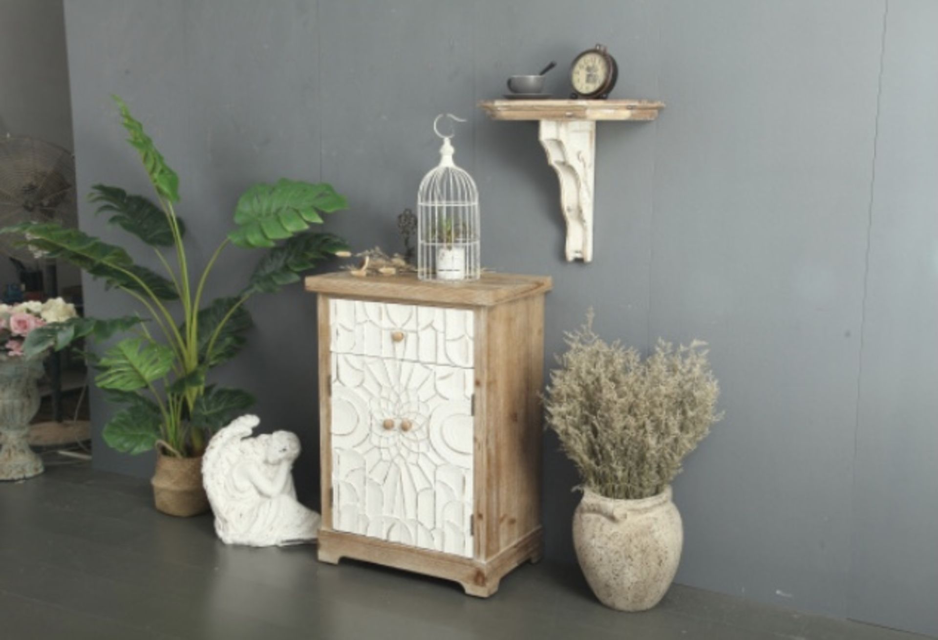 BRAND NEW WOODEN STYLE WHITE SIDE TABLE RRP £425 62 X 39 X 87CM (080)