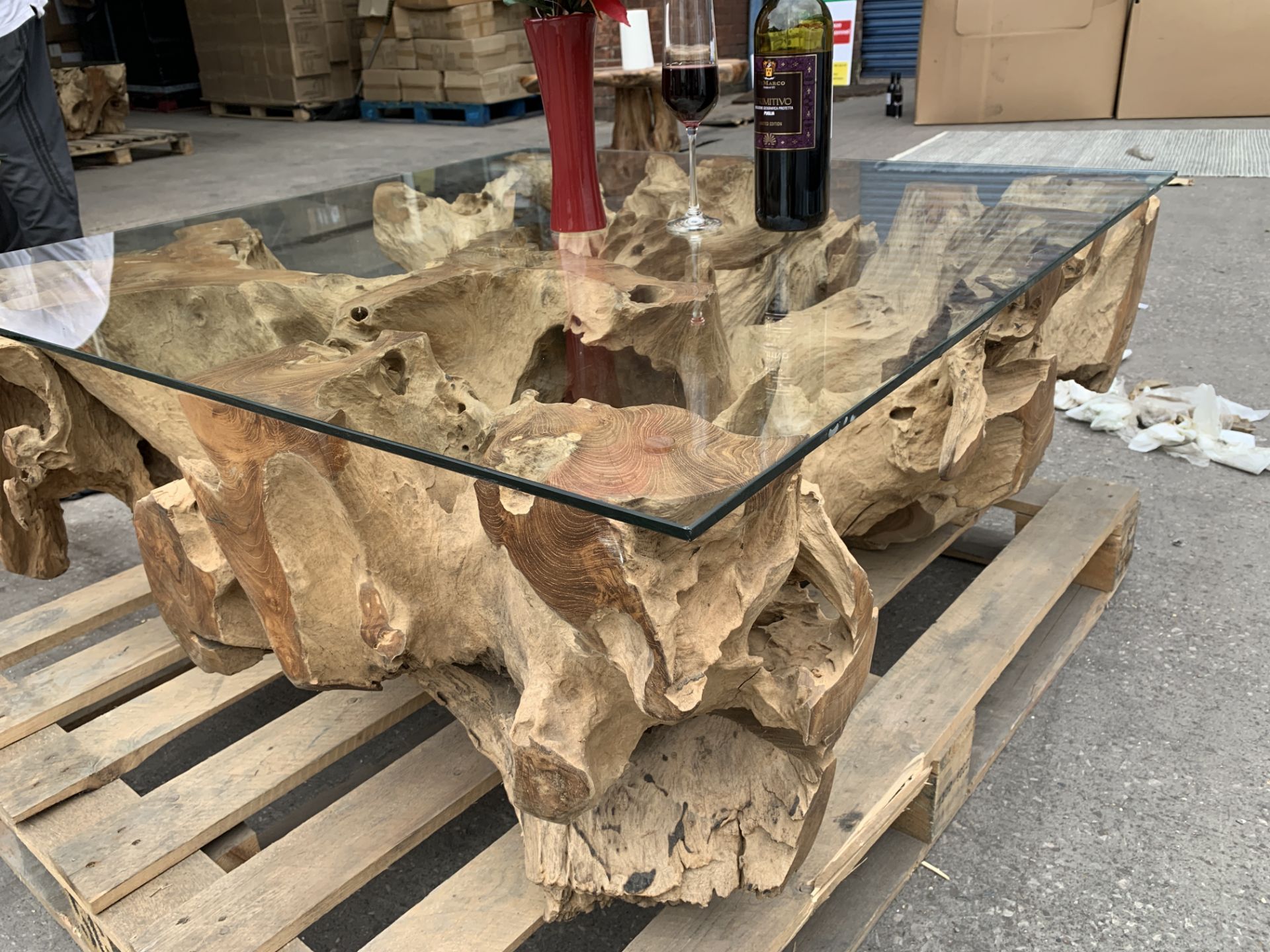 SOLID WOODEN TEAK ROOT SQAURE COFFEE TABLE WITH GLASS TOP L100 X W100 X H40 RRP £995