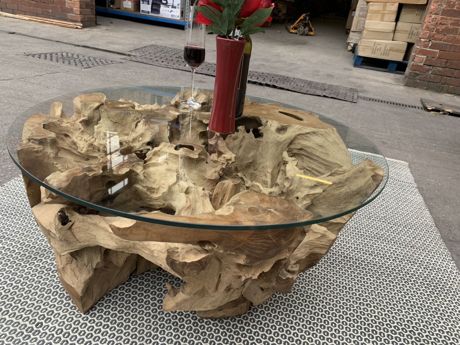 SOLID WOODEN TEAK ROOT ROUND COFFEE TABLE WITH GLASS TOP DIA 82 X H40 RRP £895 - Image 3 of 3