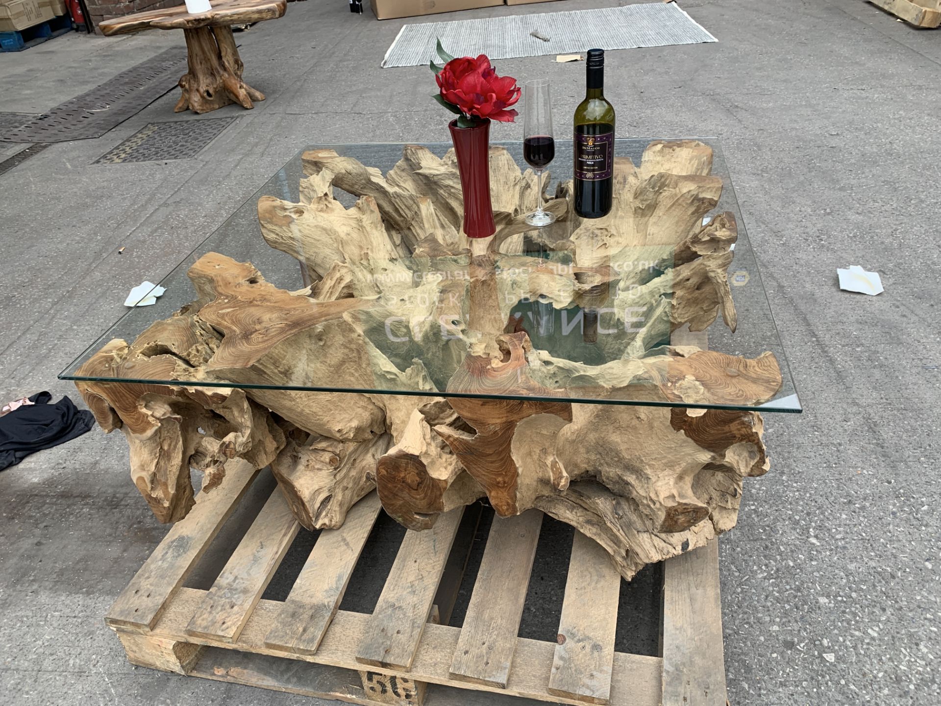 SOLID WOODEN TEAK ROOT SQAURE COFFEE TABLE WITH GLASS TOP L100 X W100 X H40 RRP £995 - Image 2 of 4