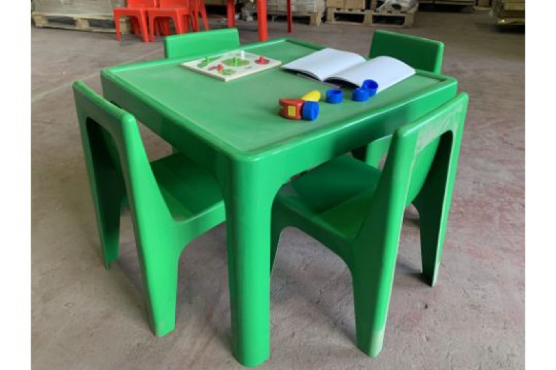 3 X BRAND NEW CHILDRENS OUTDOOR TABLE AND CHAIR SETS GREEN - EACH SET INCLUDES 1 X TABLE & 4 X