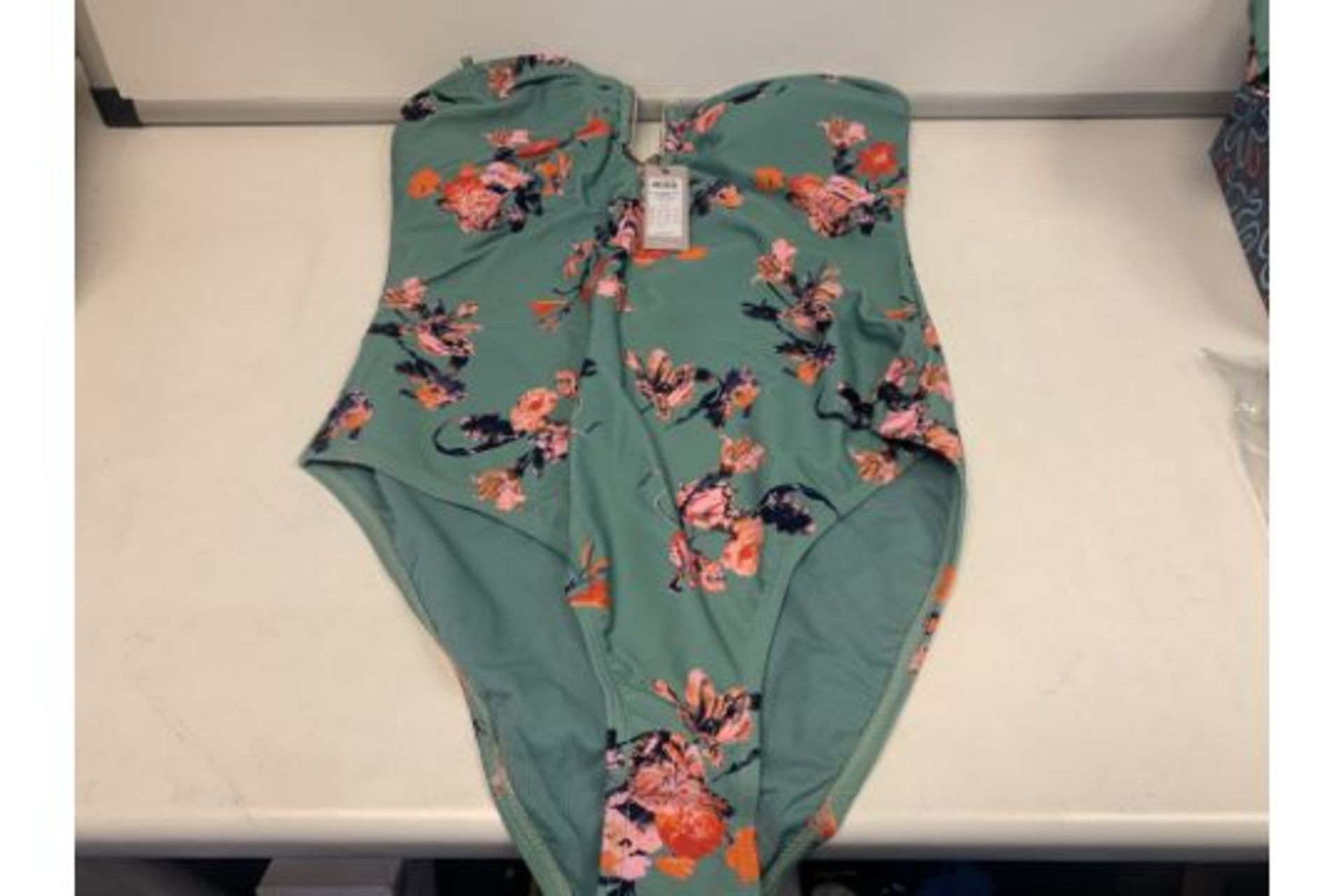 10 X BRAND NEW INDIVUDUALLY PACKAGED PIECES GREEN FLOWER PCYNYNNE SWIMSUITS IN VARIOUS SIZES 123/1/6