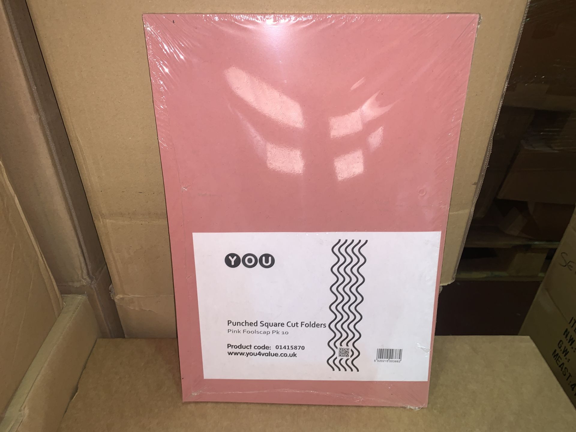 400 X BRAND NEW YOU PUNCHED SQUARE CUT FOLDERS