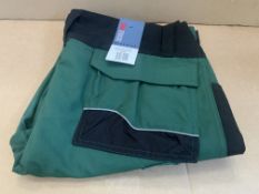 12 X BRAND NEW DICKIES PRO SHORTS GREEN/BLACK VARIOUS SIZES