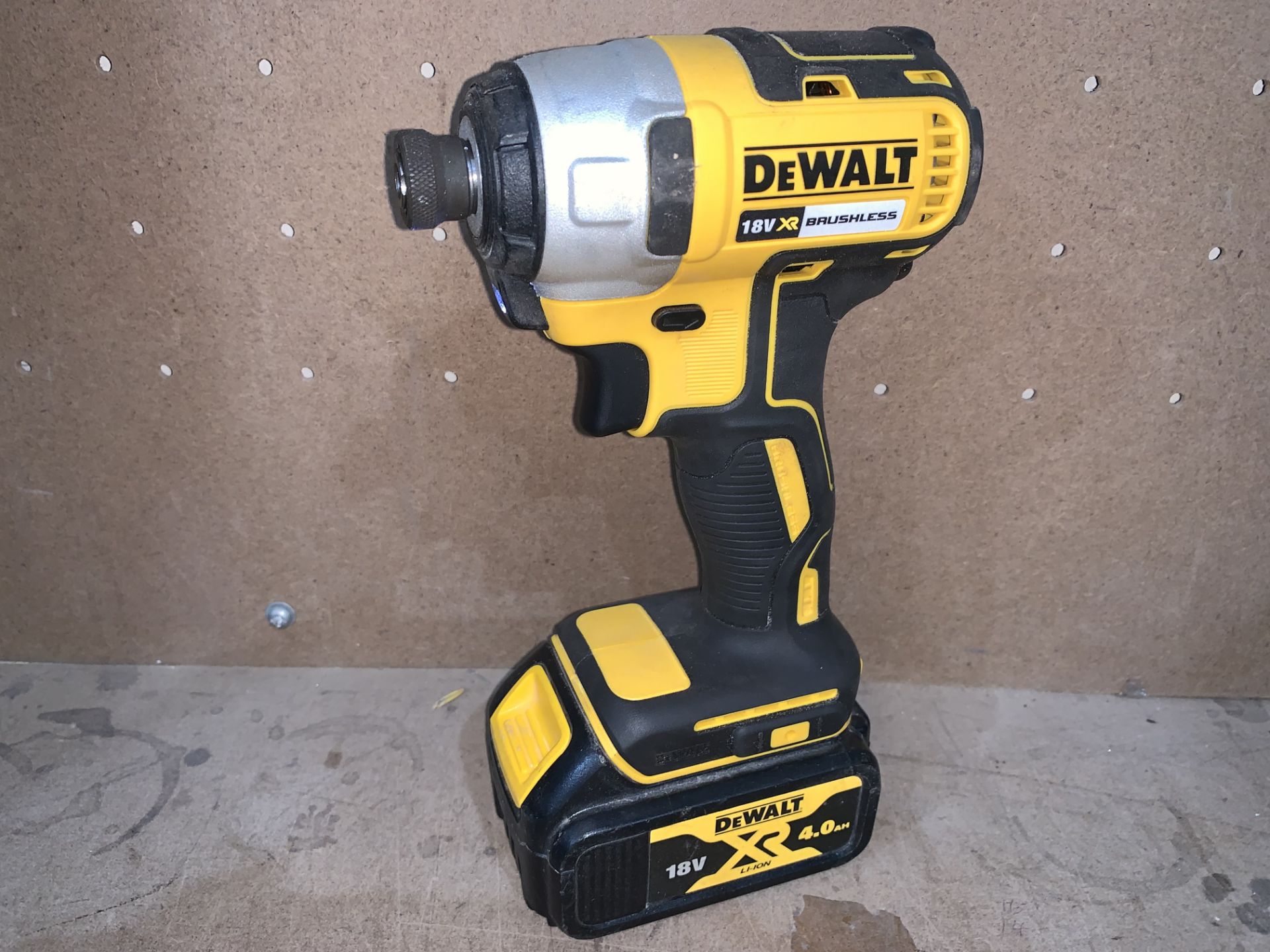 DEWALT DCF787 IMPACT DRIVER TYPE 1 COMES WITH BATTERY (UNCHECKED)