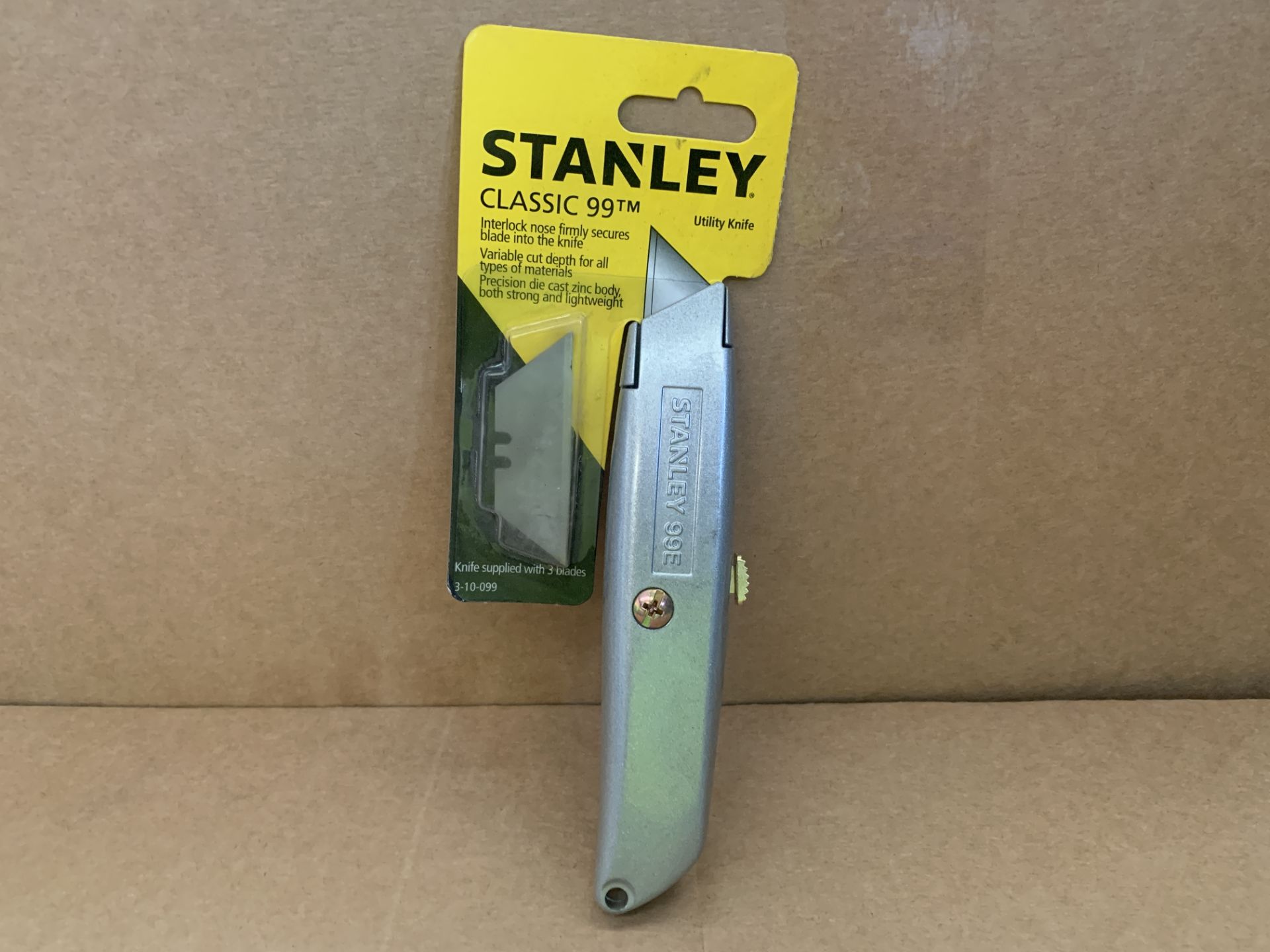 18 X BRAND NEW STANLEY CLASSIC 99 UTILITY KNIVES WITH SPARE BLADES