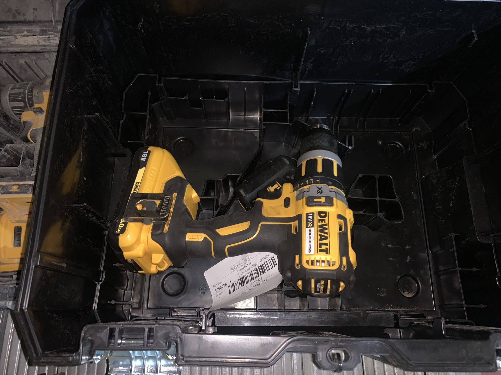 DEWALT DCD795 COMBI DRILL COMES WITH 2 BATTERIES AND CARRY CASE (UNCHECKED / UNTESTED )
