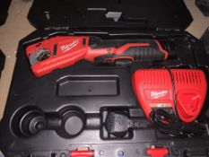 MILWAUKEE M12 PIPE CUTTER COMES WITH 1 BATTERY, CHARGER AND CARRY CASE (UNCHECKED / UNTESTED )