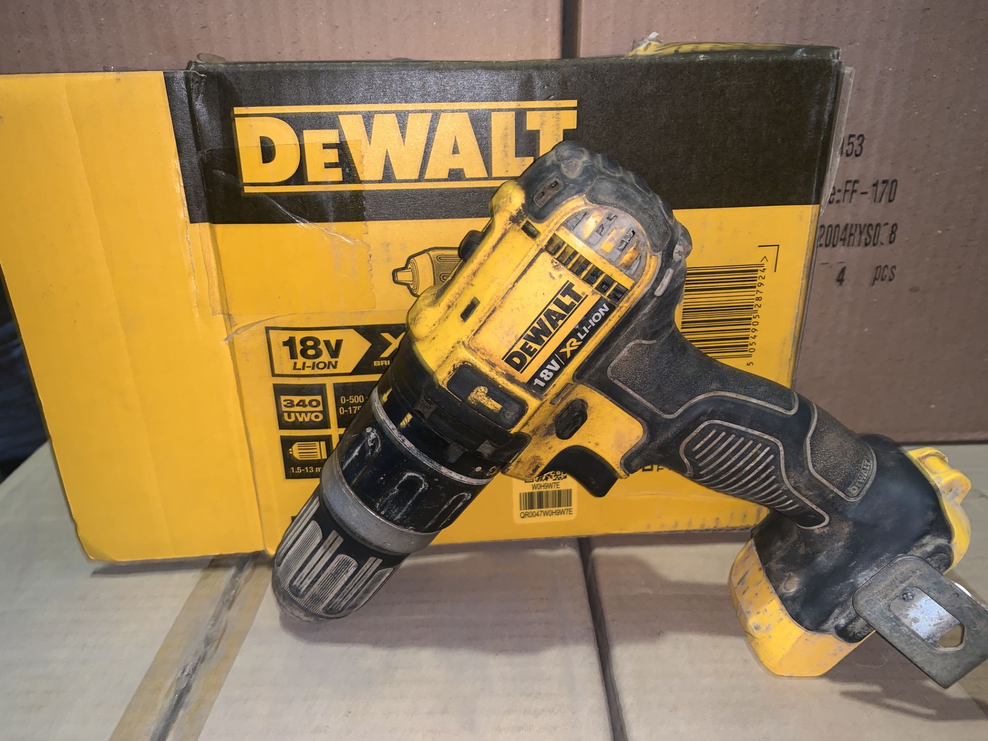 DEWALT DCD777 18V LI-ION XR BRUSHLESS CORDLESS DRILL DRIVER COMES WITH BOX (UNCHECKED / UNTESTED )