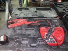 MILWAUKEE M12 PIPE CUTTER COMES WITH 1 BATTERY, CHARGER AND CARRY CASE (UNCHECKED / UNTESTED )