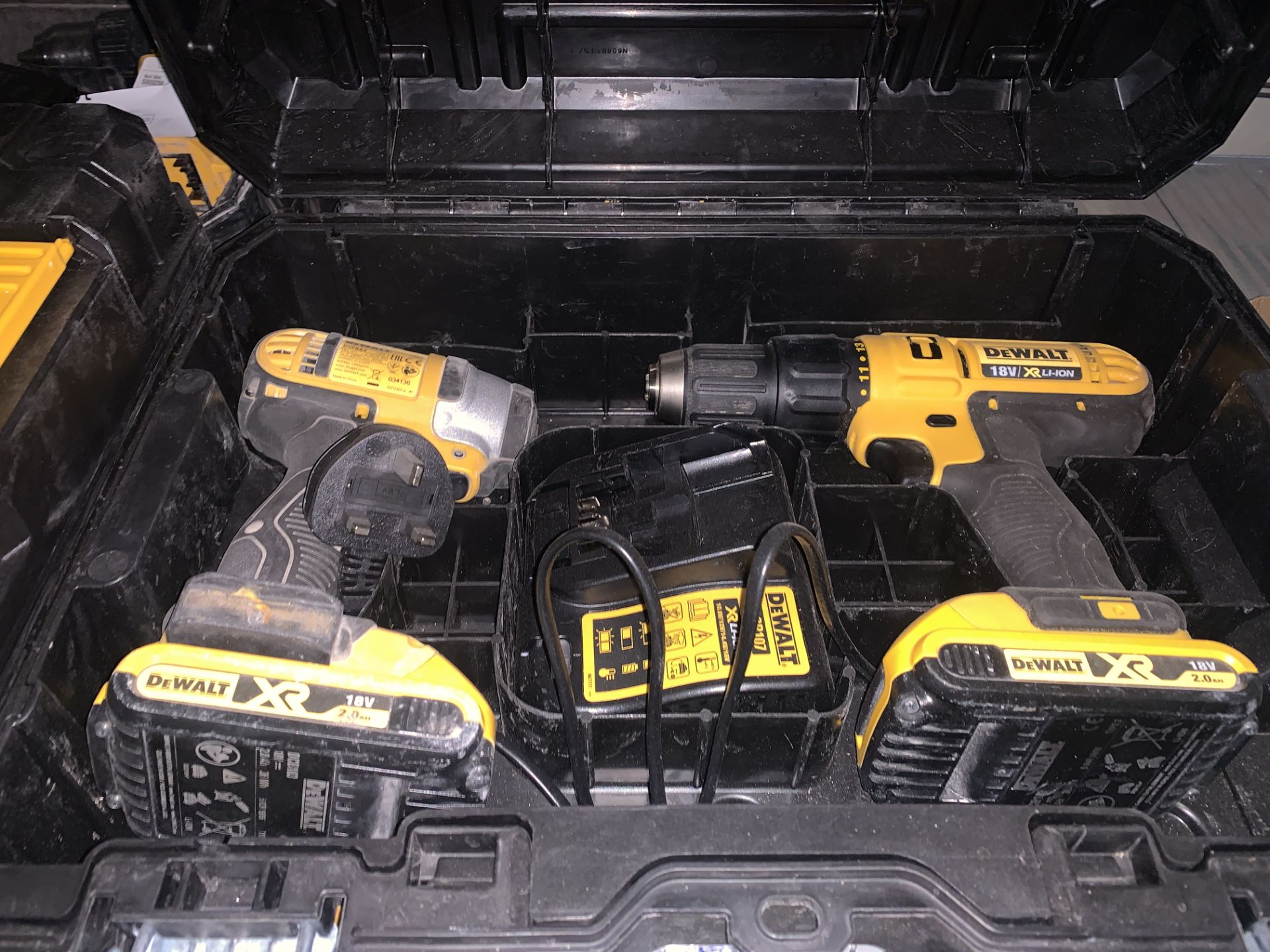 DEWALT DCZ298D2T-SFGB 18V 2.0AH LI-ION XR CORDLESS COMBI DRILL & IMPACT DRIVER TWIN PACK COMES