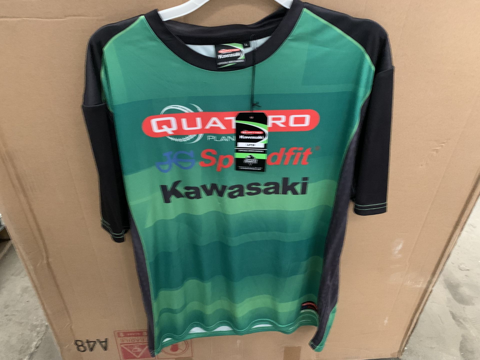 30 X BRAND NEW OFFICIAL QUATRO KAWASAKI ALL OVER PRINTED T SHIRTS SIZE LARGE