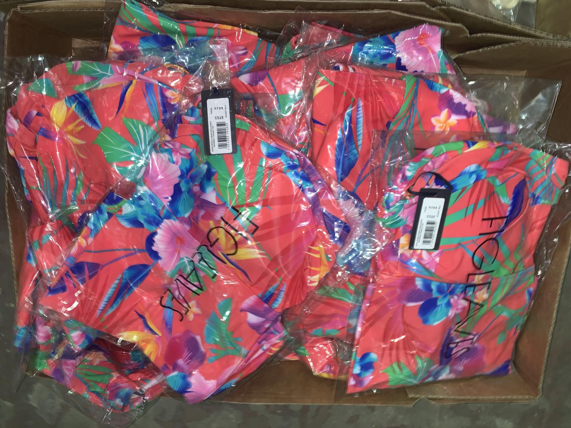 12 X BRAND NEW INDIVIDUALLY PACKAGED FIGLEAVES SUNSET RED BORA BORA CURVE NON WIRED BANDEAU TOPS/