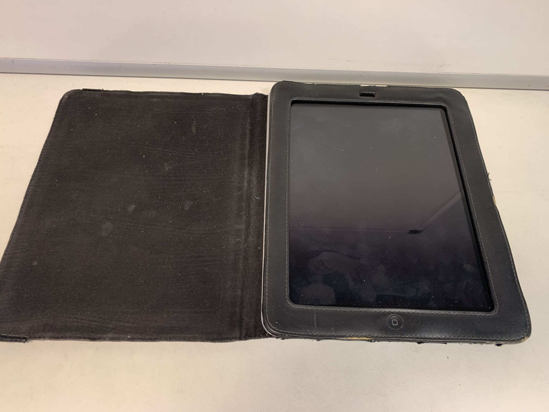 APPLE IPAD TABLET, 16GB STORAGE WITH CHARGER AND CASE