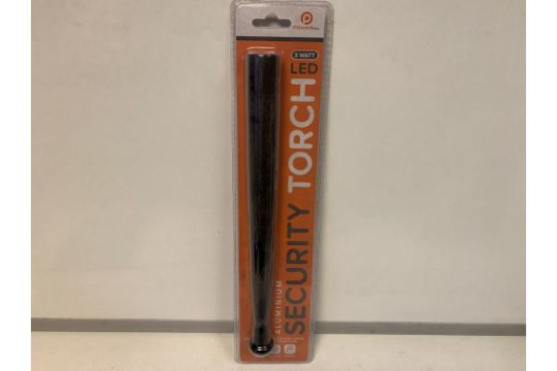 PALLET TO CONTAIN 100 X BRAND NEW PACKAGED POWERFULL 3 WATT LED SECURITY TORCH ALUMINIUM. RRP £19.99