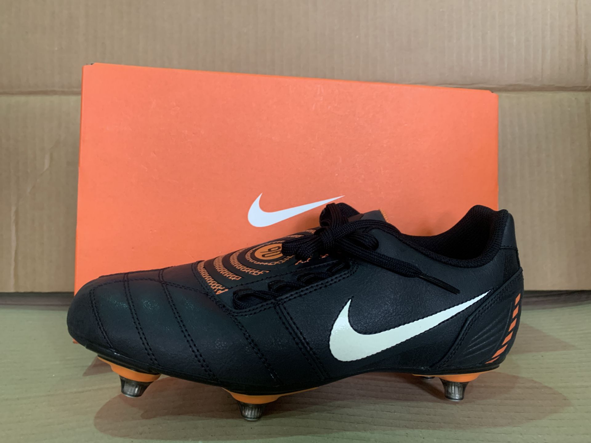 (NO VAT) 7 X BRAND NEW CHILDRENS NIKE TOTAL 90 SHOOT 2 BOOTS SIZE 5