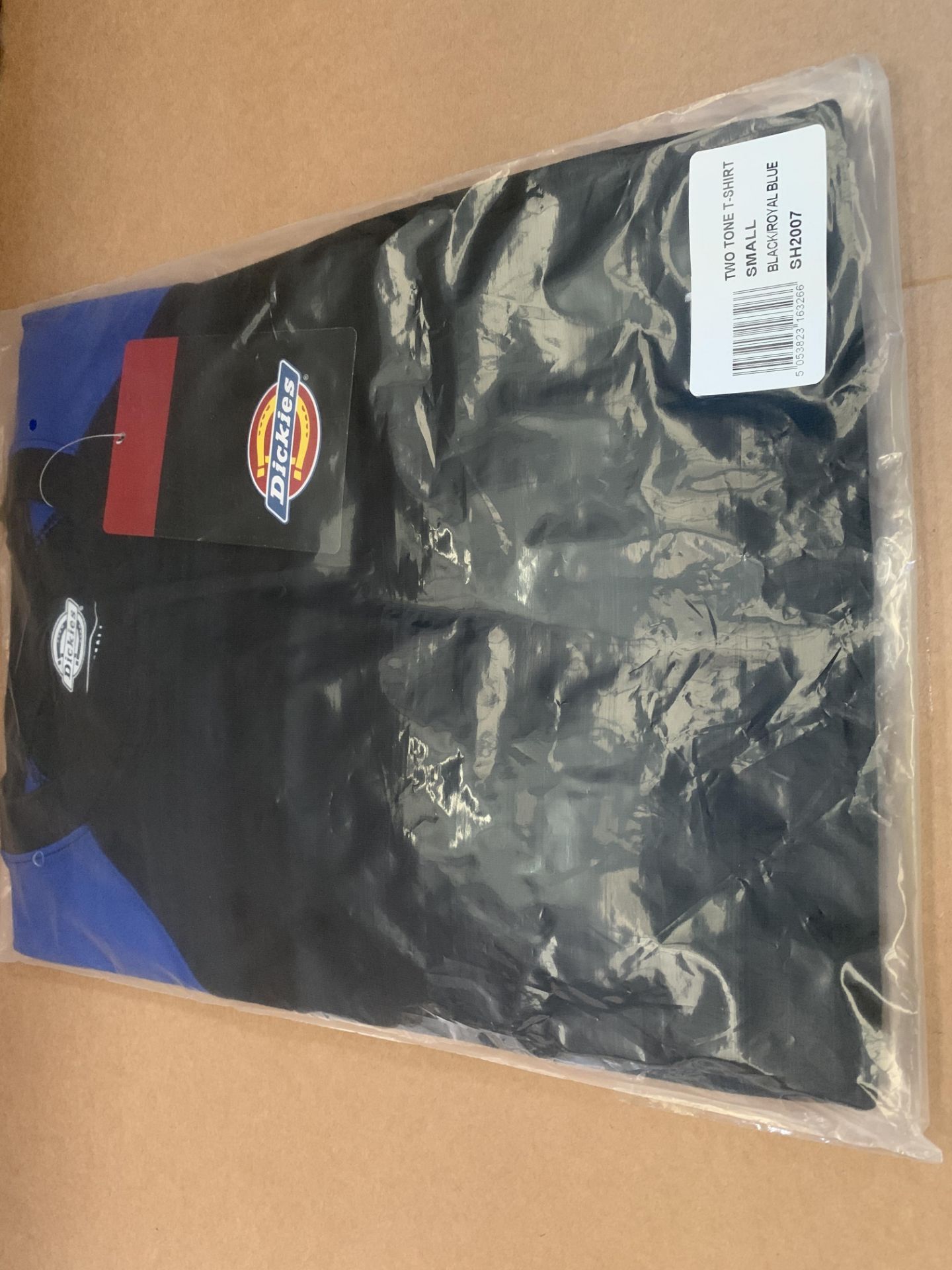 15 X BRAND NEW DICKIES TWO TONE BLACK AND BLUE SMALL T SHIRTS (229/27)