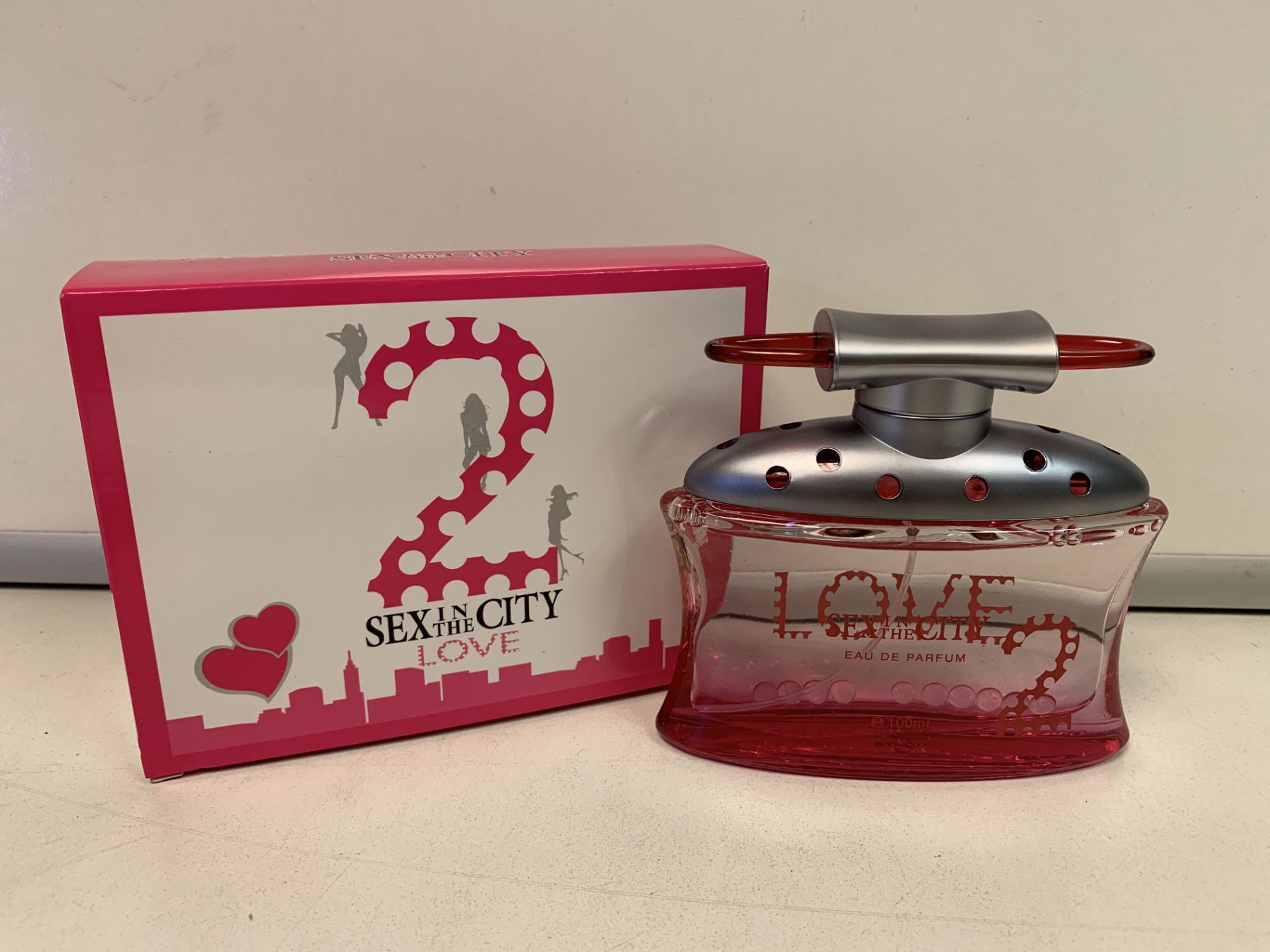 20 X BRAND NEW SEX IN THE CITY LOVE 100ML SPRAY (1107/27)