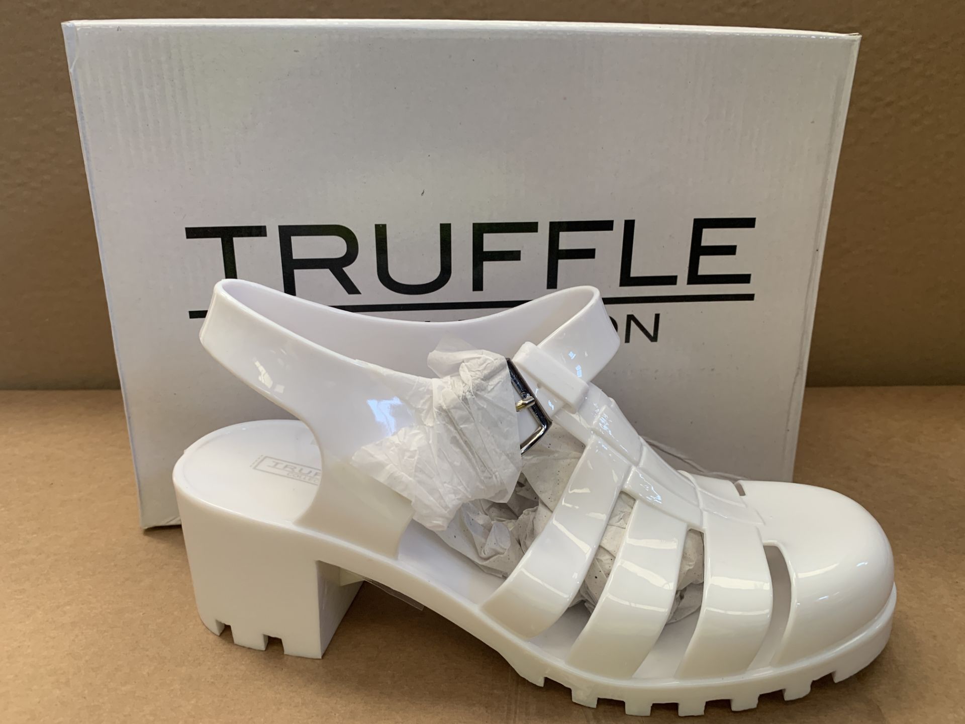 20 X BRAND NEW TRUFFLE COLLECTION WHITE PVS SANDALS IN VARIOUS SIZES(871/27)