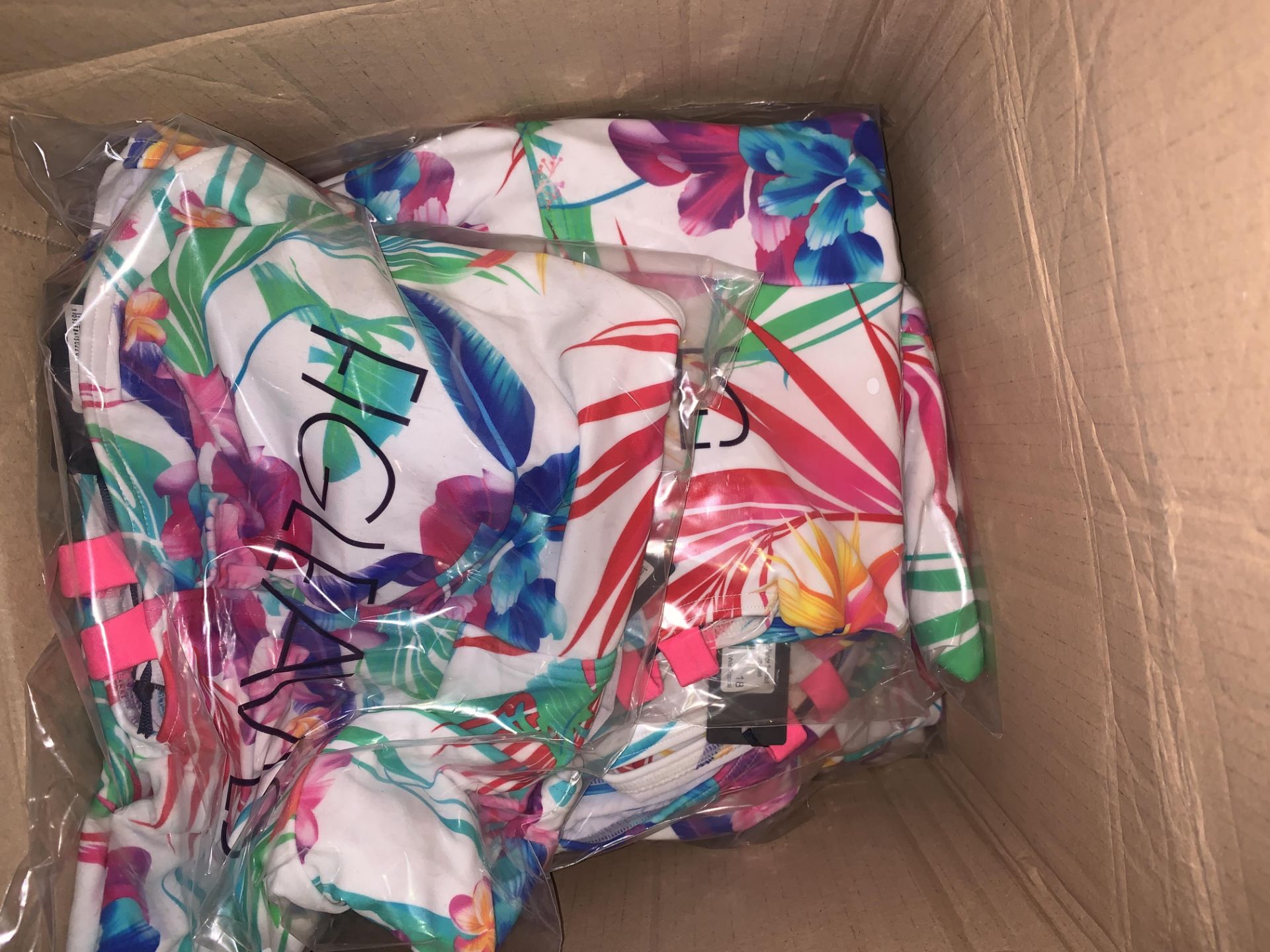 10 X BRAND NEW INDIVIDUALLY PACKAGED WHITE TROPICAL BORA BORA NON WIRED PLUNGE SWIMSUITS 754998 (