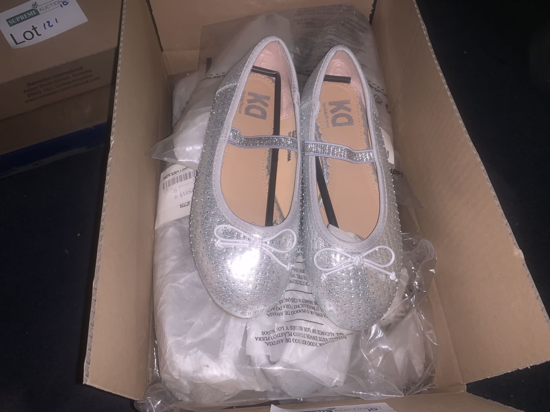 (NO VAT) 15 PAIRS OF CHILDRENS SILVER BALLET PUMPS (SIZES MAY VARY)