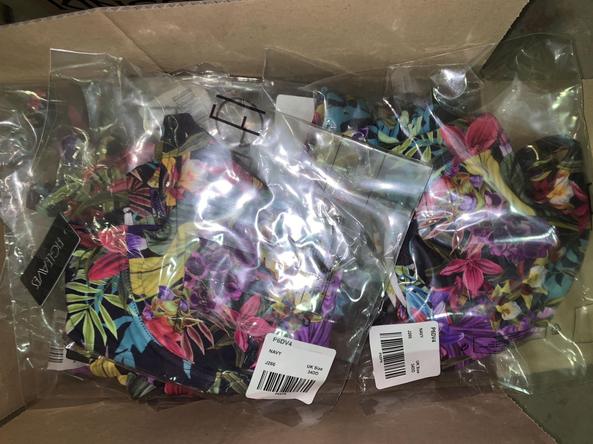 25 X BRAND NEW INDIVIDUALLY PACKAGED FIGLEAVES NAVY TROPICAL RIO TROPICAL UNDERWIRED WRAP PLUNGE