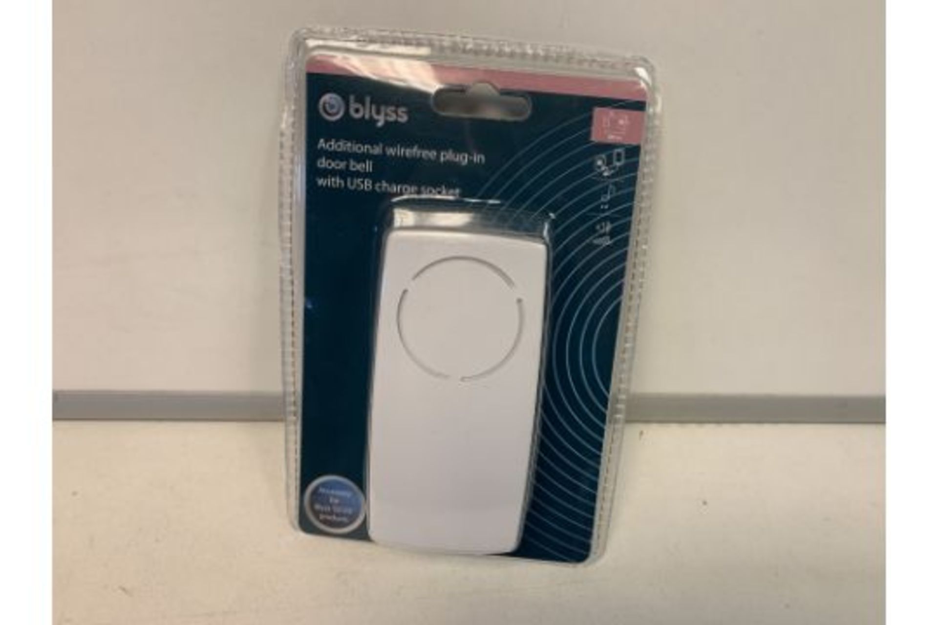 36 X NEW PACKAGED BLYSS ADDITIONAL WIREFREE PLUG IN DOOR BELL WITH USB CHARGE SOCKET (1381/3)