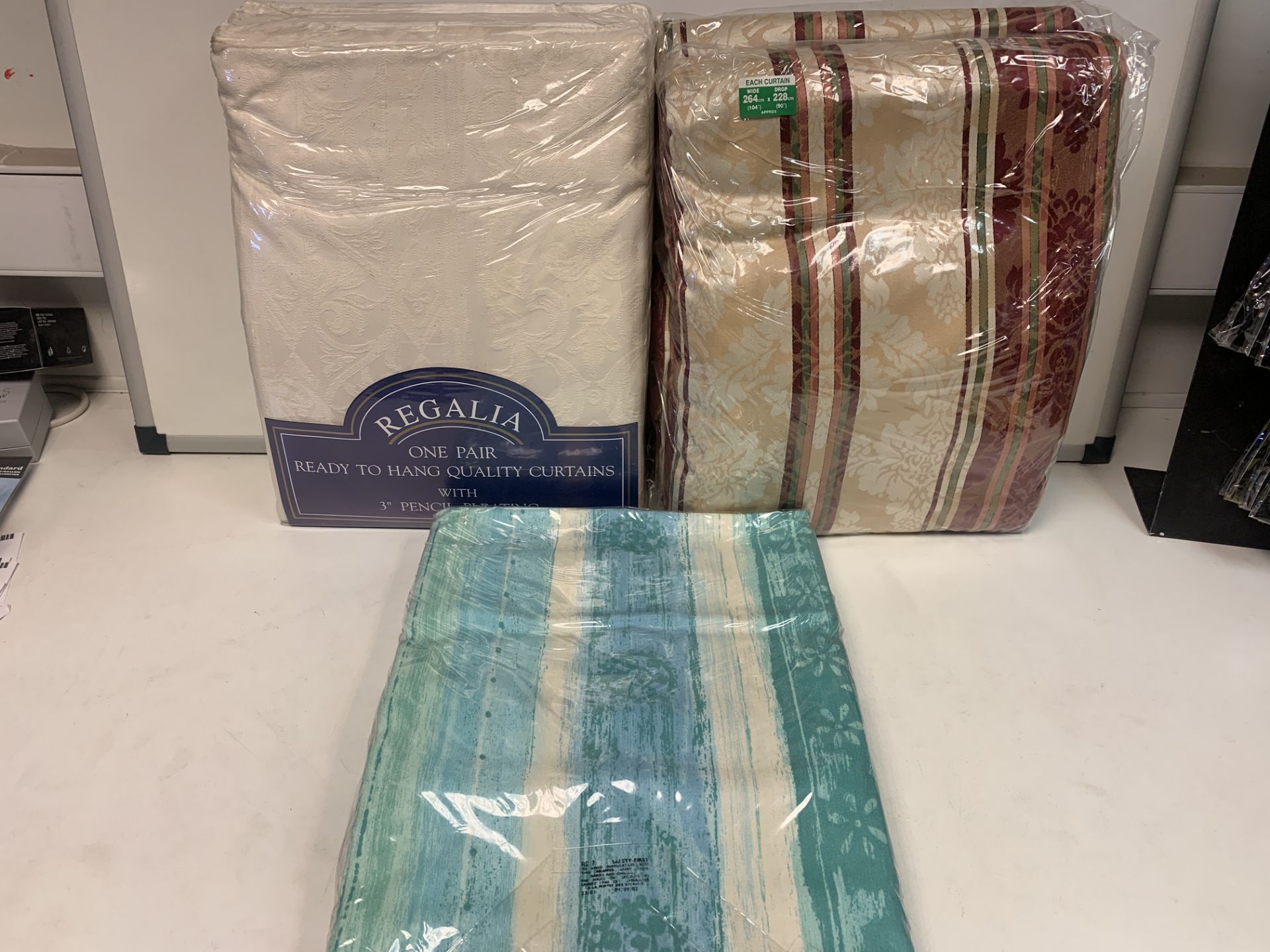 12 X BRAND NEW ASSORTED CURTAINS IN VARIOUS STYLES AND SIZES (487/3)