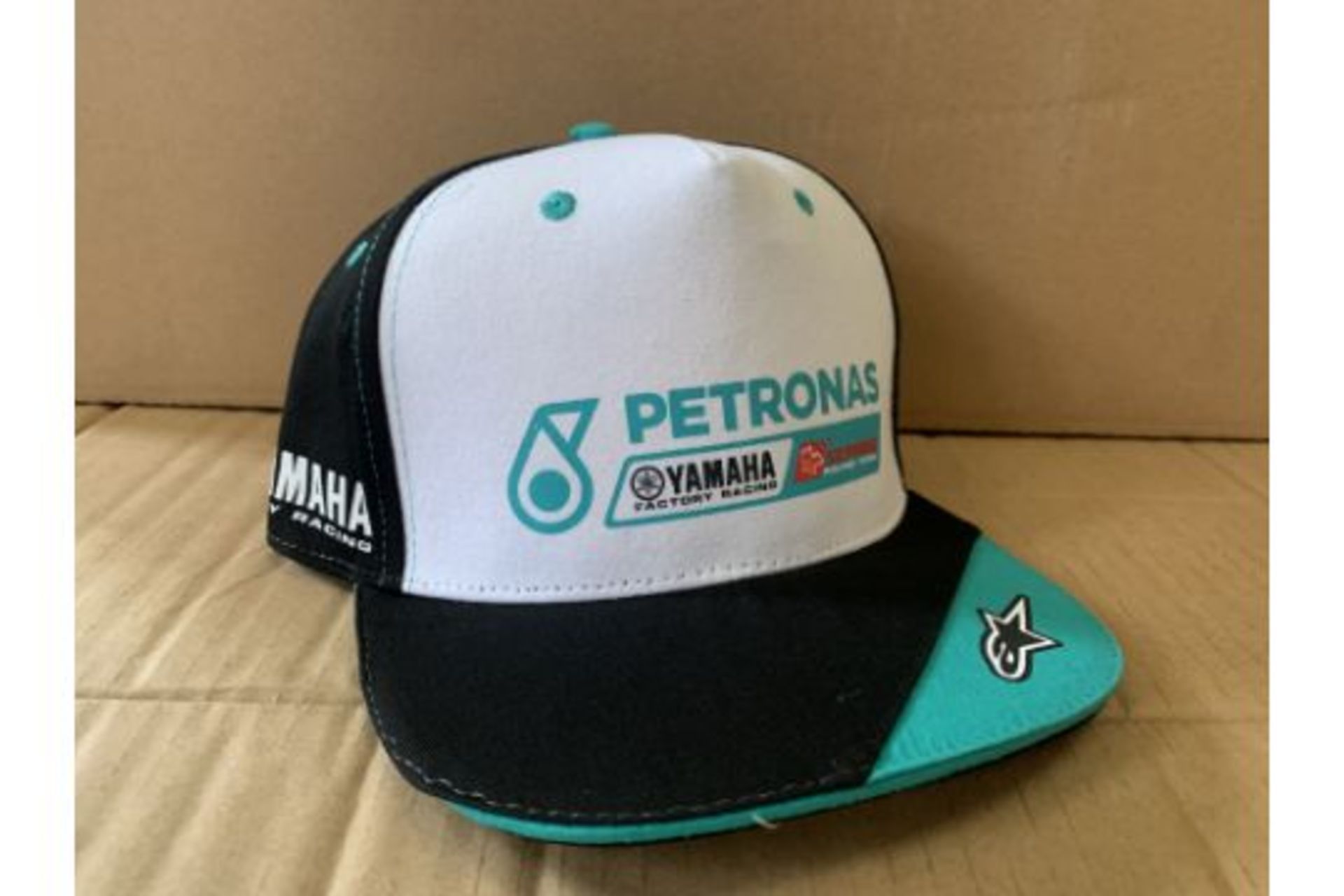 25 X BRAND NEW OFFICIAL YAMAHA PETRONAS GREEN AND WHITE CAPS (1365/3)