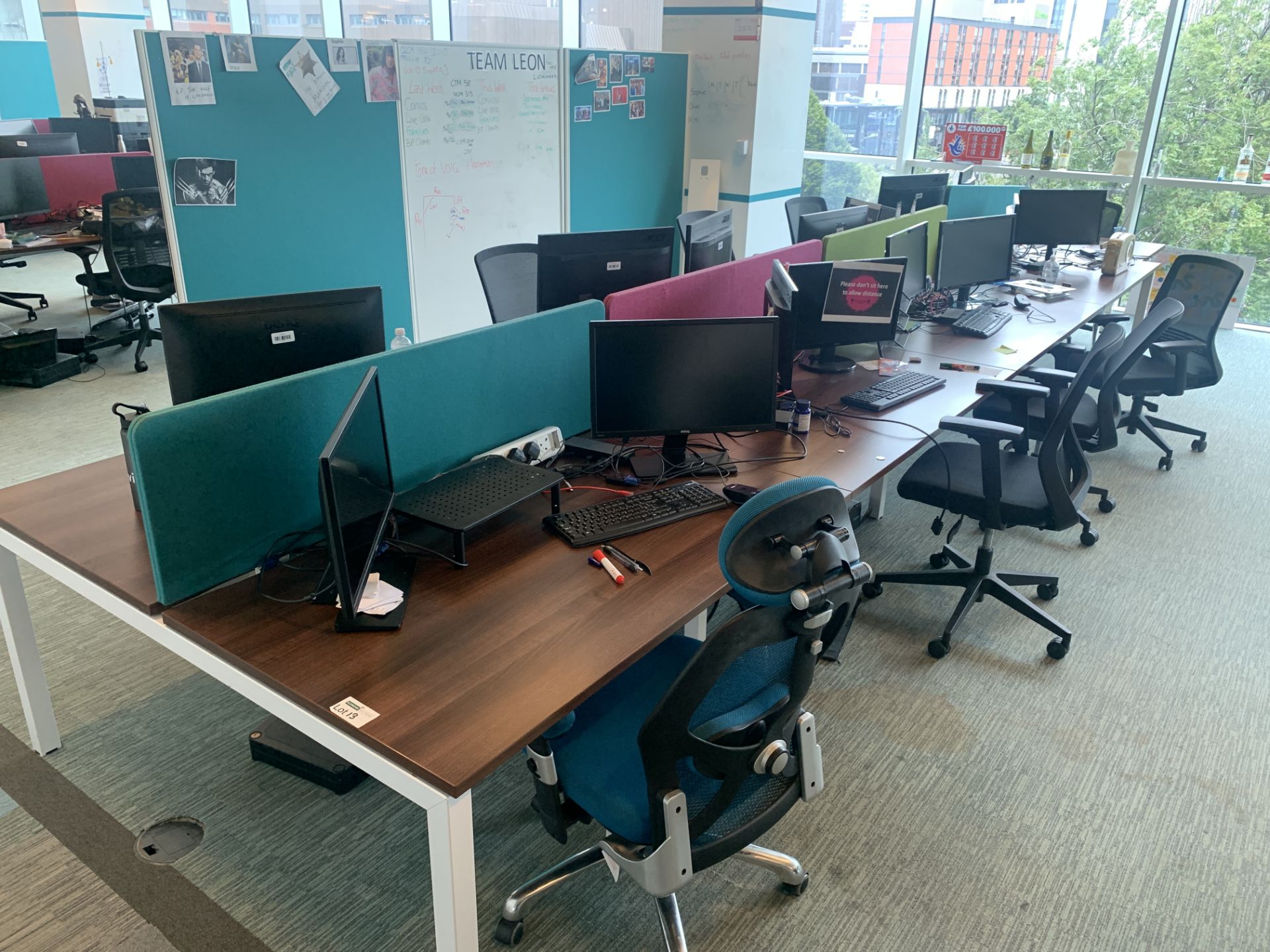 BAY OF 8 HIGH END OFFICE DESKS (CONTENTS NOT INCLUDED)