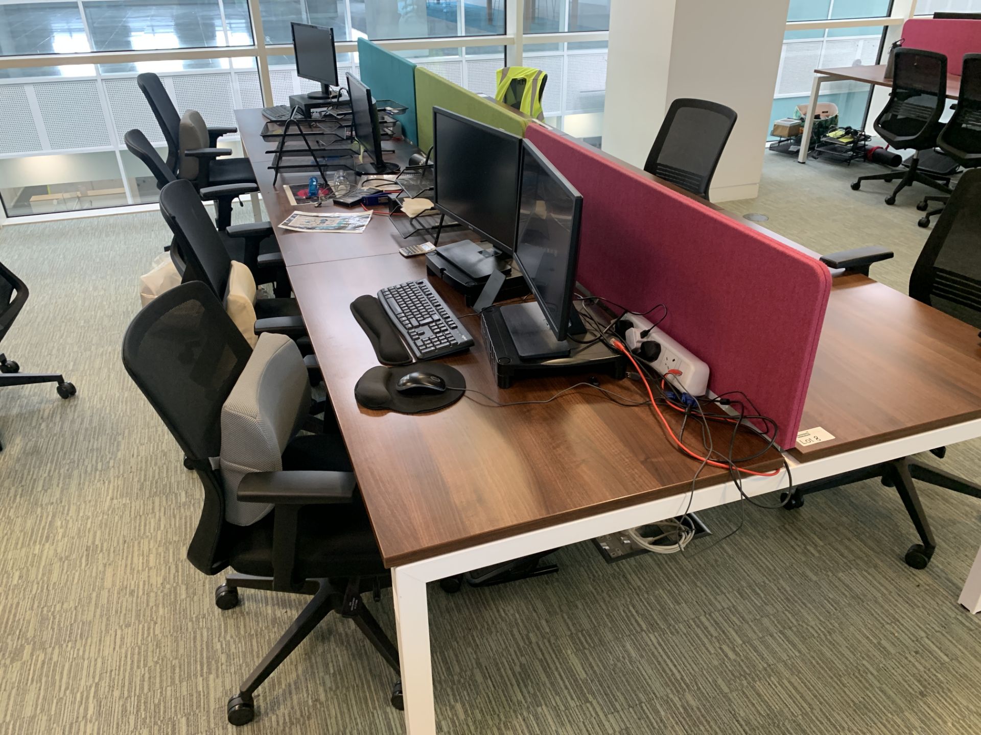 BAY OF 6 HIGH END OFFICE DESKS (CONTENTS NOT INCLUDED) - Image 2 of 2