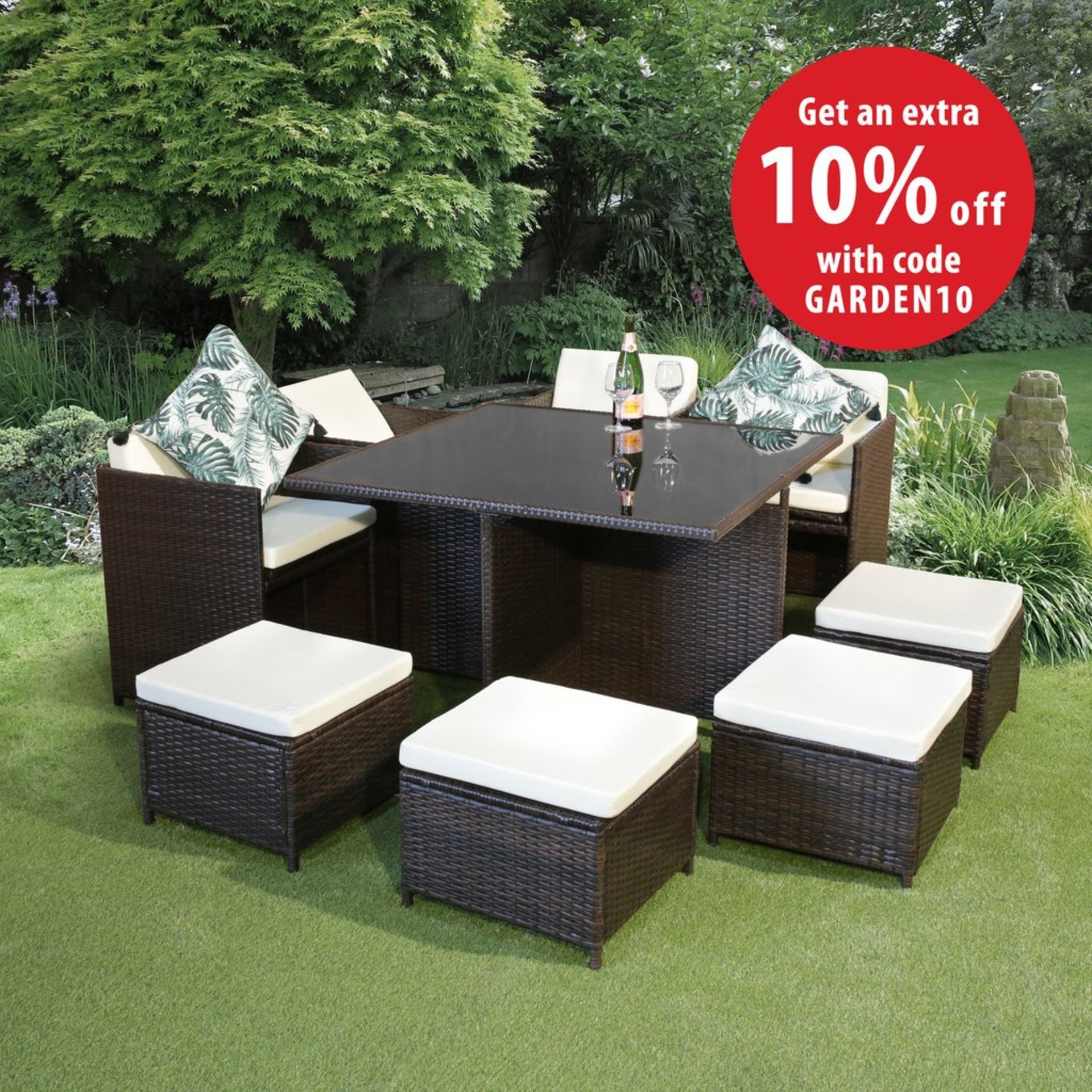 NEW BOXED - LUXE Roxanne 9 Piece Rattan Cube Set.  Modern and practical, the Roxanne cube set can