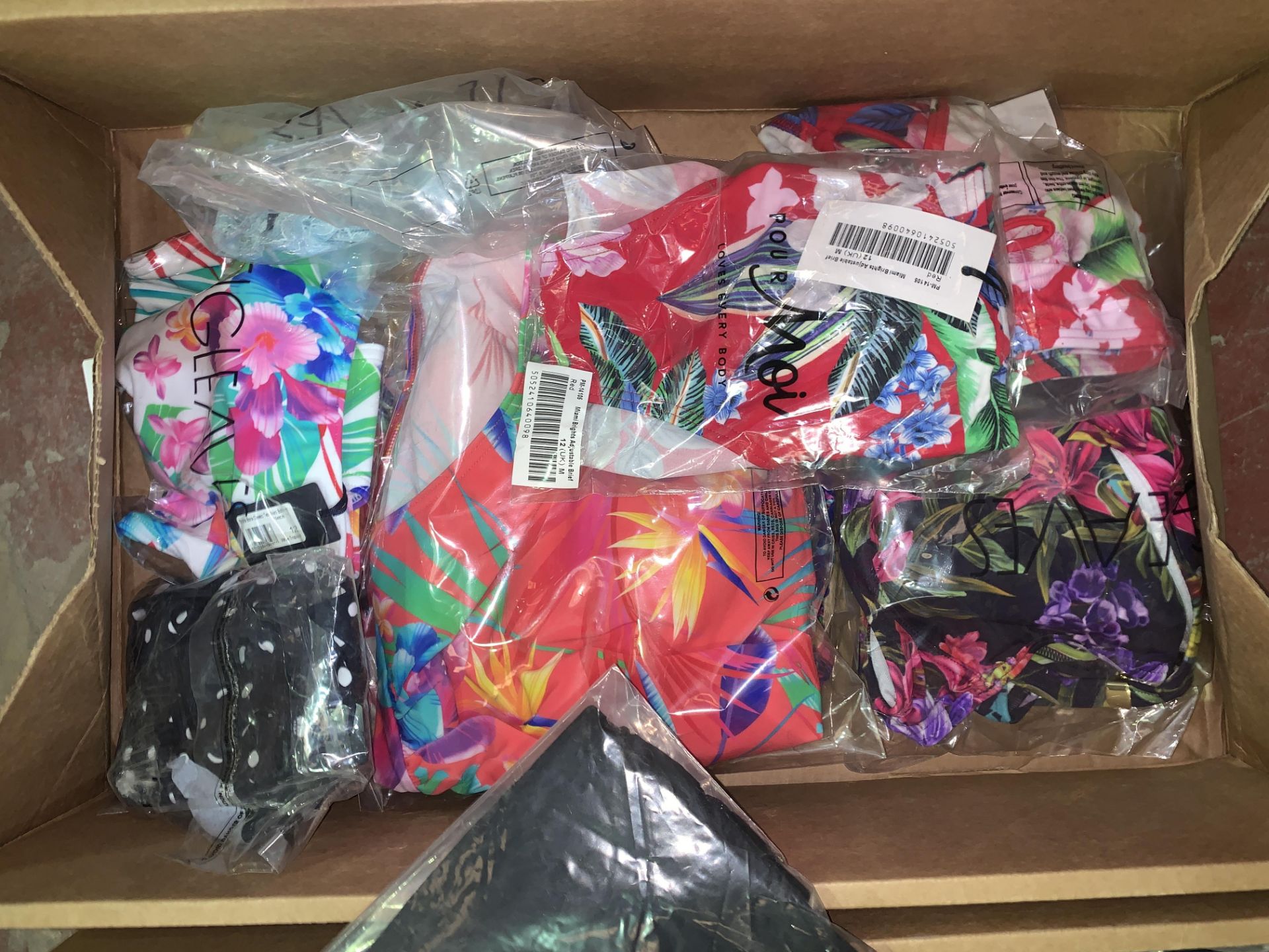 10 X BRAND NEW INDIVIDUALLY PACKAGED SWIMWEAR IN VARIOUS STYLES AND SIZES INCLUDING FIGLEAVES,