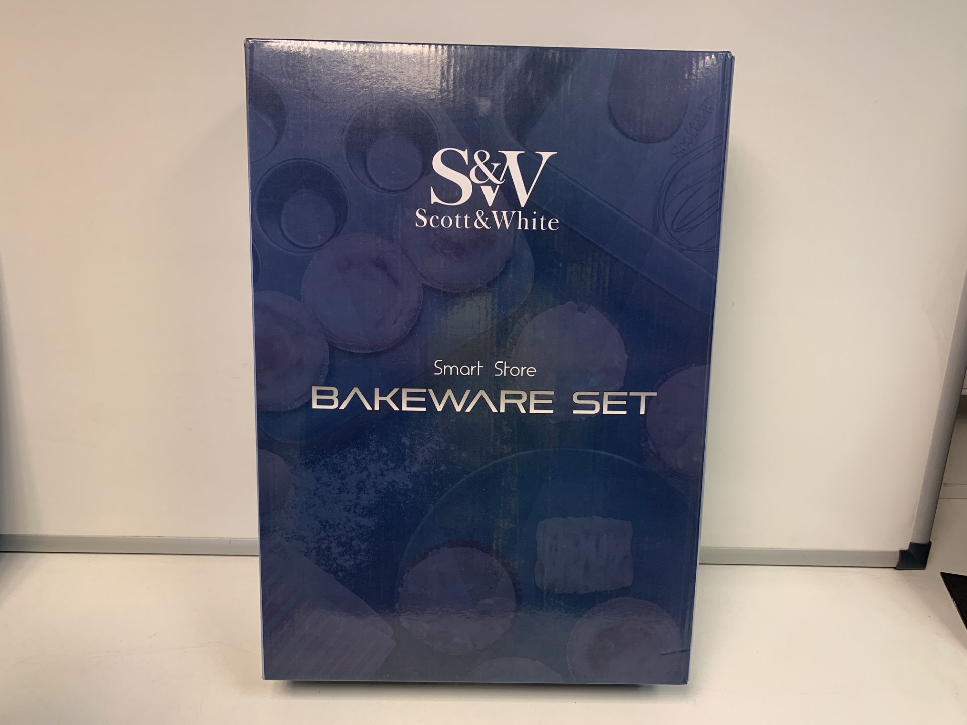 2 X NEW BOXED SCOTT & WHITE 9 PIECE EASY STORE BAKEWARE SET. RRP £89.99 EACH. THE 9 PIECE NON-STICK,