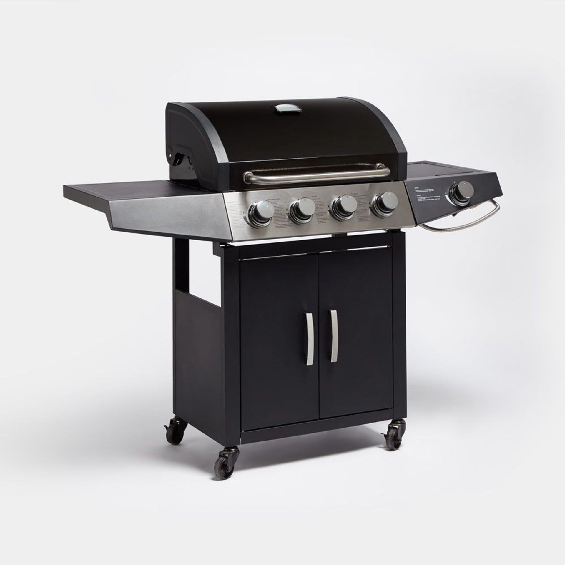 New Boxed - Luxe 4+1 Gas BBQ. Level up your al fresco finding with this large gas BBQ, giving you