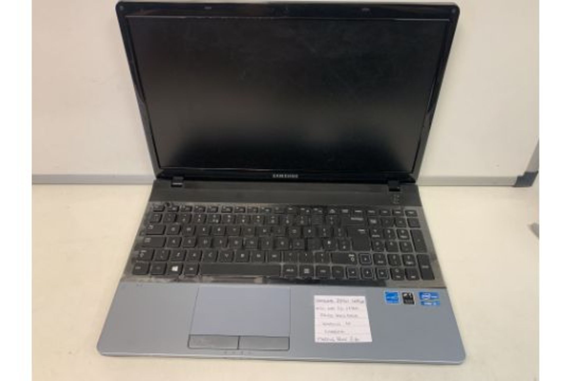 SAMSUNG 3530 LAPTOP, INTEL CORE i3-2328M, 320GB HARD DRIVE, WINDOWS 10 WITH CHARGER (79) (847/3)