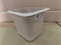 24 X BRAND NEW CAMBRO SANDSTONE FOOD PANS 66HP772 RRP £12 EACH