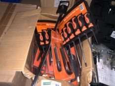 55 PIECE MIXED TOOL LOT INCLUDING SCREWDRIVERS SETS, FLEXI HANDLES, CLAW HAMMERS, KNIFE SETS ETC