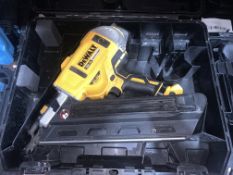 DEWALT DCN692P2-GB 90MM 18V 5.0AH LI-ION XR BRUSHLESS FIRST FIX CORDLESS NAIL GUN COMES WITH CARRY