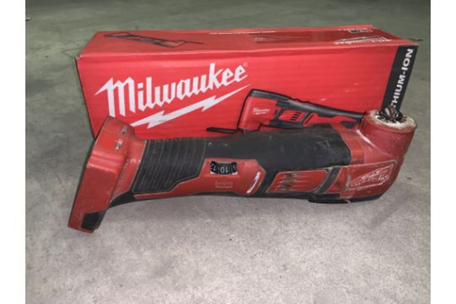 MILWAUKEE M18 BMT-0 18V LI-ION CORDLESS MULTI-TOOL COMES WITH BOX (UNCHECKED / UNTESTED ) 208