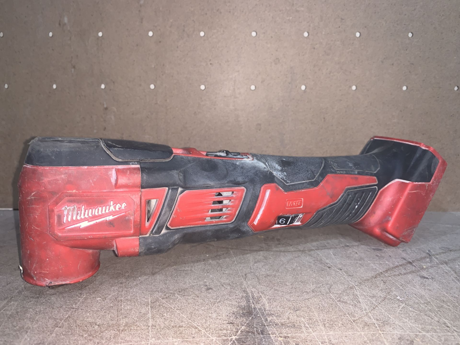 MILWAUKEE M18 BMT-0 18V LI-ION CORDLESS MULTI-TOOL UNCHECKED, UNTESTED)
