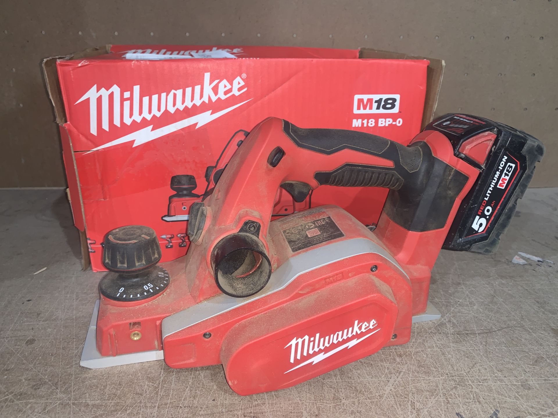 MILWAUKEE M18 BP-0 18V LI-ION CORDLESS PLANER COMES WITH BOX (UNCHECKED, UNTESTED)